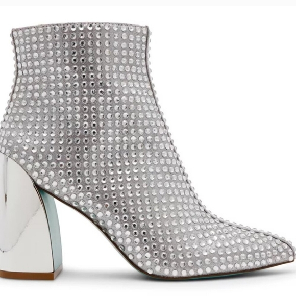 🔹️Betsey Johnson 🔹️Colby Bedazzled Booties in silver for women - Picture 2 of 8
